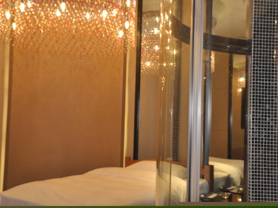 副楼怡家玻璃房（无窗）