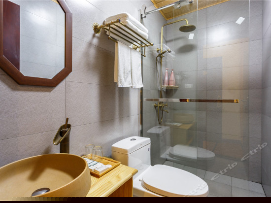 雅致临河大床房