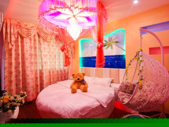 豪华吊篮圆床房