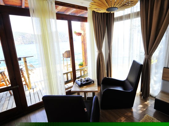 全湖景情侣蜜月房