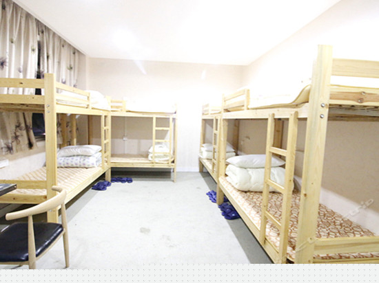 女生八人间（床位）