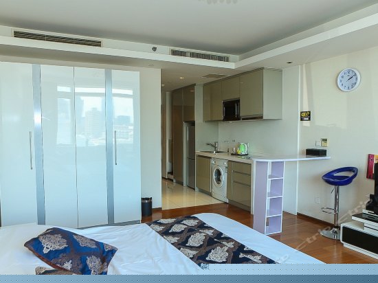 豪华河景大床房