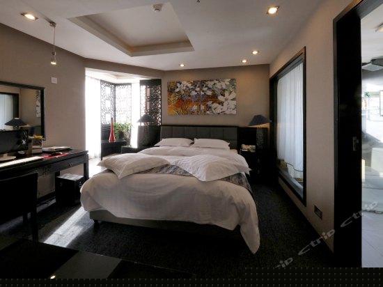 行政大床单人间