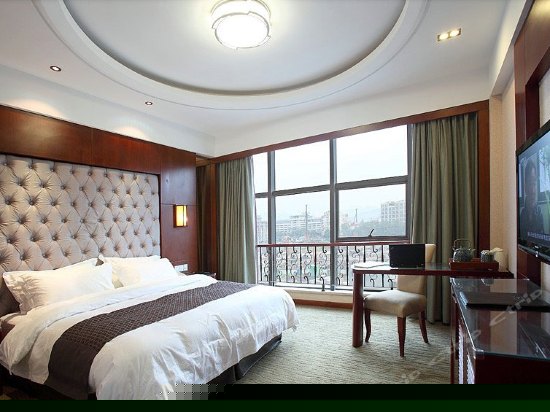 豪华商务大床房