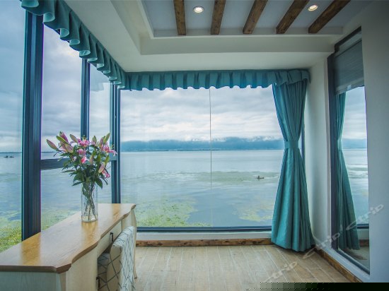 三楼豪华复式海景套房