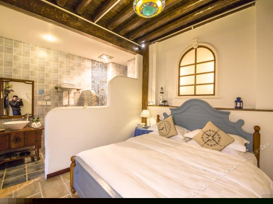 一楼豪华大床房