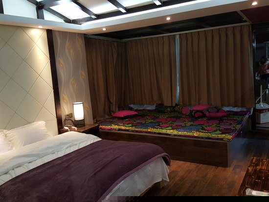 月影星空榻榻米大床房