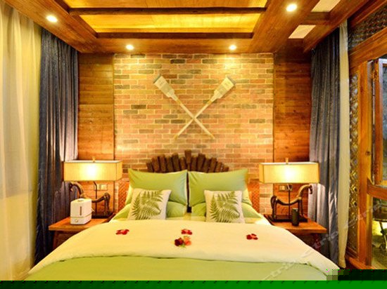 花园浪漫大床房