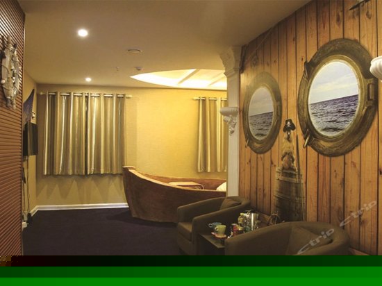 浪漫主题大套房(无窗)