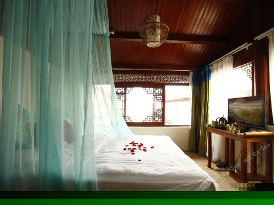 圆景蜜月大床房