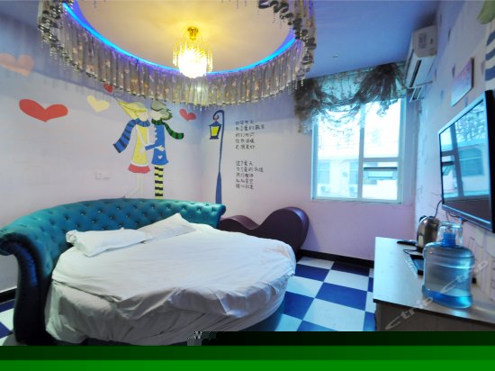 大圆床情侣主题房