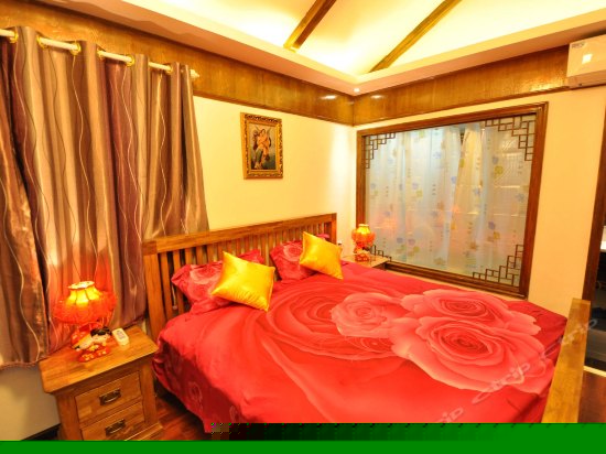 阳光蜜月大床房202