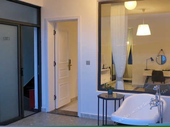 豪华海景山景超大露台大床房