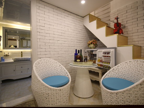 温馨宫廷复式亲子家庭房