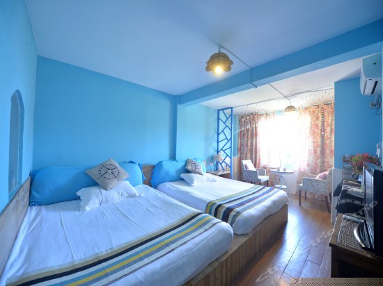 蓝色海岸标准双床间