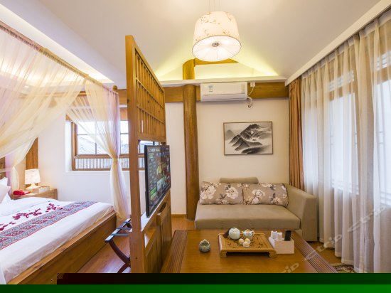 豪华温馨大床房