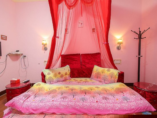 豪华主题大床房