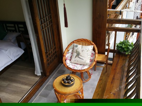 精品河景阳台标间