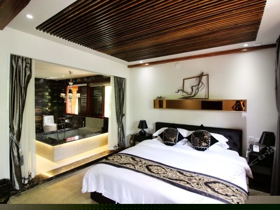 简雅豪华大床房