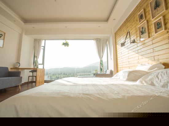 木落晴空大床房