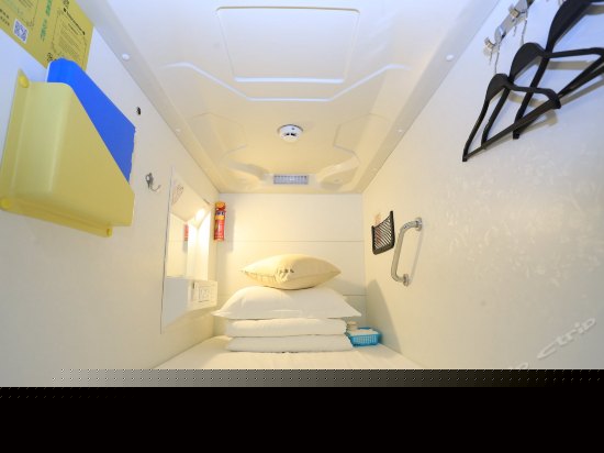 太空舱女宾竖舱