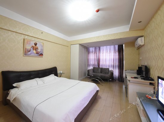 豪华电脑大床间