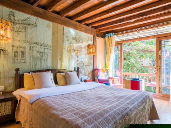 豪华阳光大床房