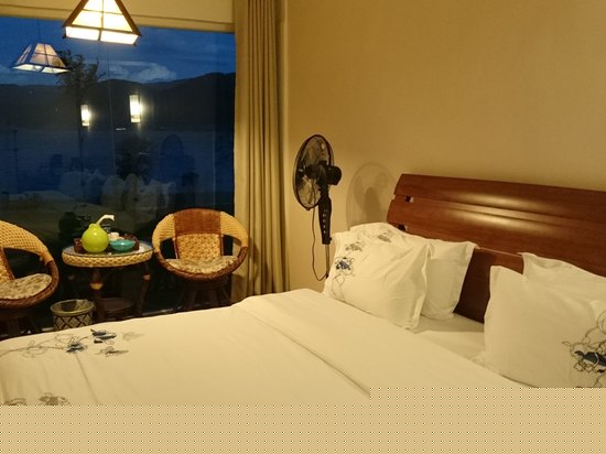 二楼湖景商务房