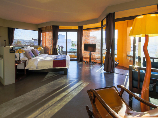 玉龙雪山全景房