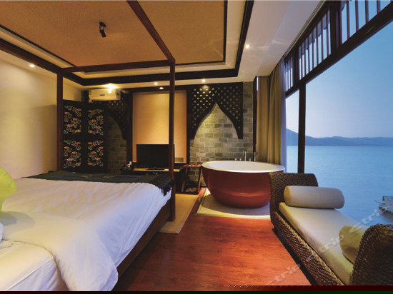 侧海景豪华套房