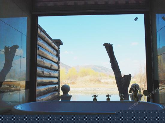 豪华阳台大床房