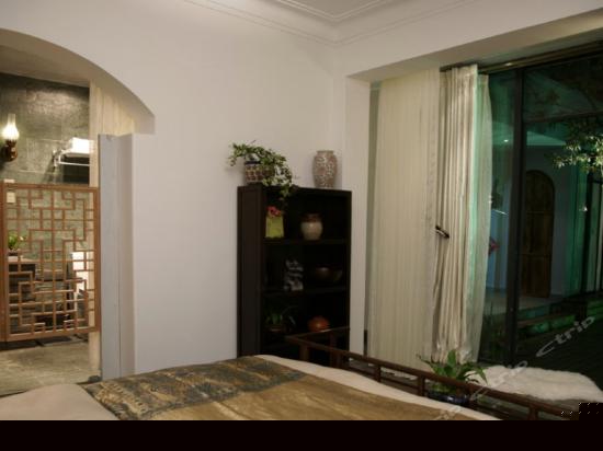 舒适大床房1号荷叶