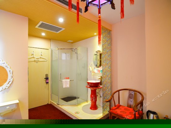 时尚主题大床房(无窗)