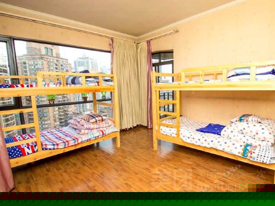 江景独卫女生八人间床位