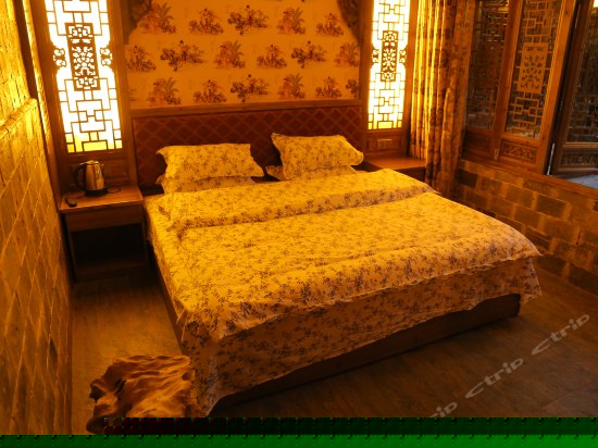 湖边豪华大床房