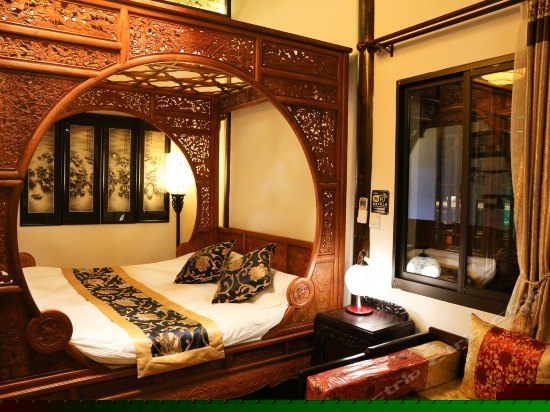 双桥缘中式枕桥临河景观房