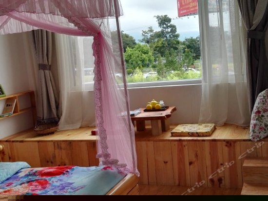 观景飘窗大床房