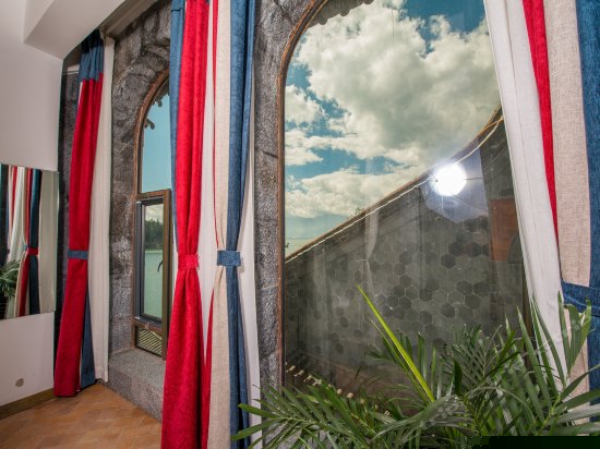 落地窗特价大床房