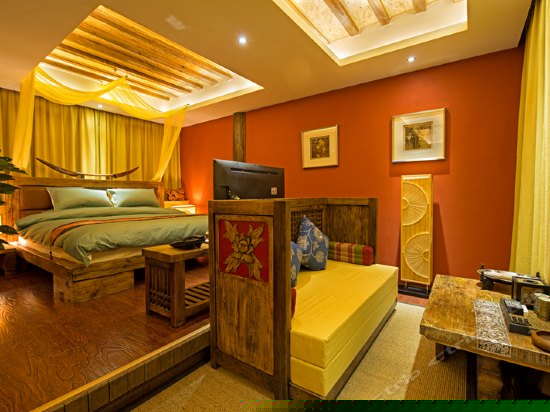 豪华浪漫院景大床房