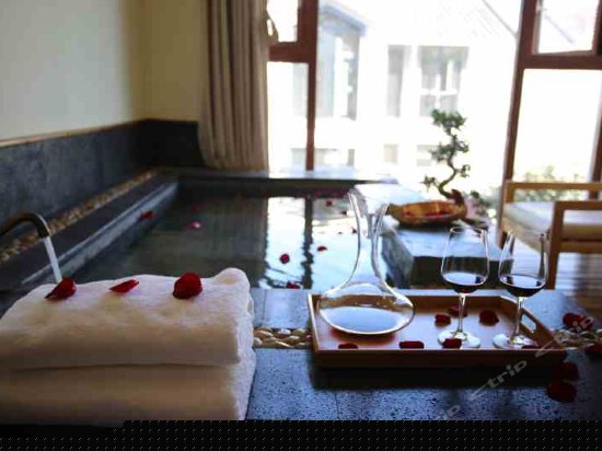 云心古香古色火山汤池套房