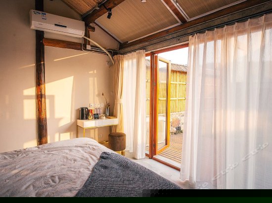 后现代独立温泉房