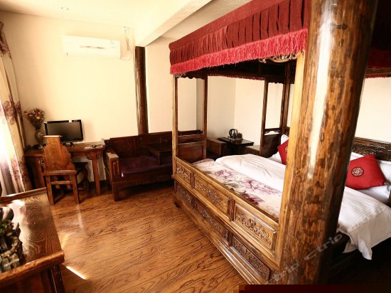 豪华雕花大床房