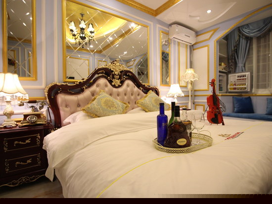 温馨宫廷大床房