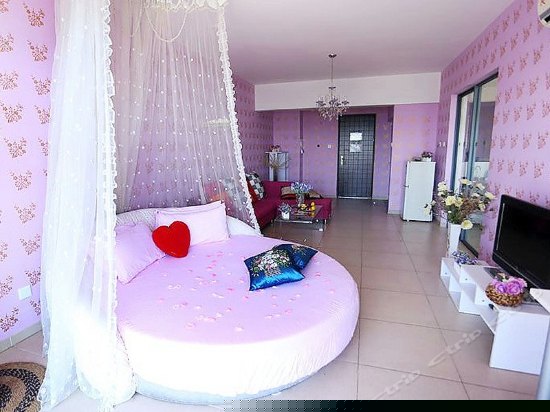 电脑海景圆床房