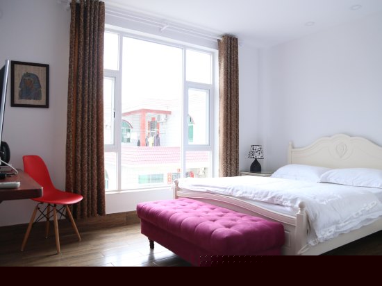 山景1.8米大床房