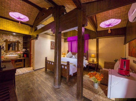 艳紫妖红大床房