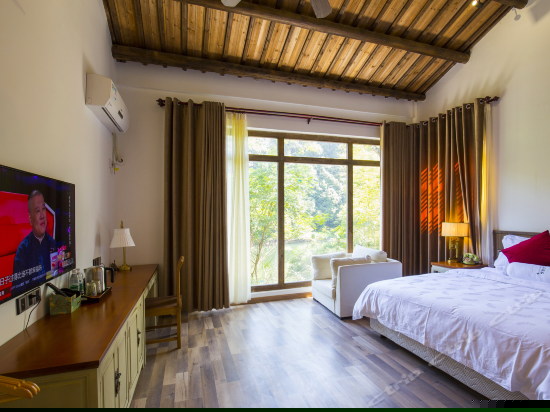 豪华山水景观房B