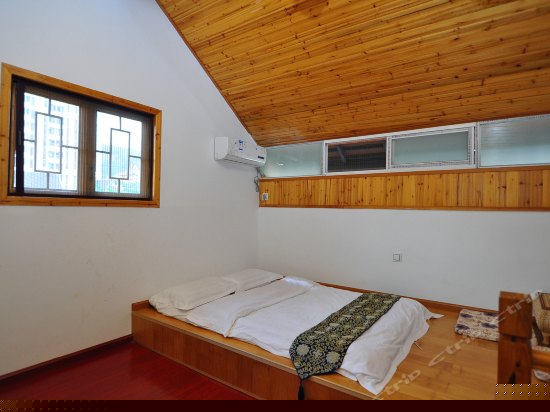 泰式休闲榻榻米大床房