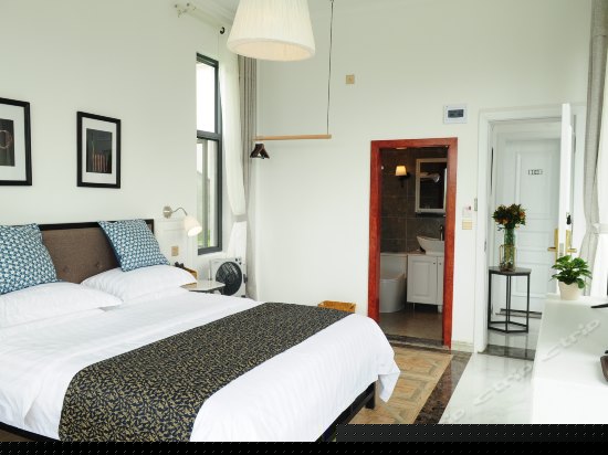 豪华水漾海景大床房