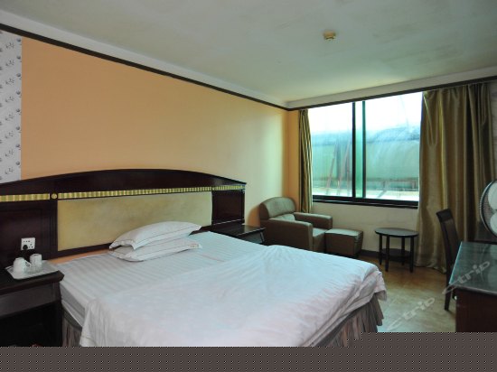 豪华单间电脑房